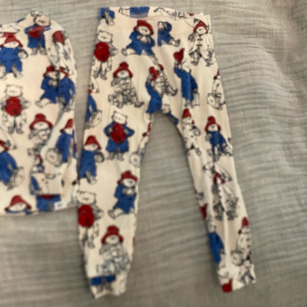 Adorable 4T Paddington PJs - Picture 5 of 10